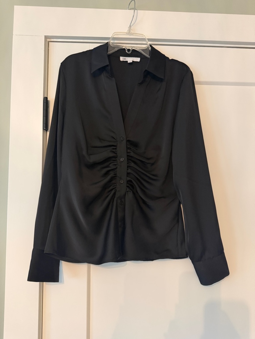 DR2 Black Ruched Button-Front Blouse